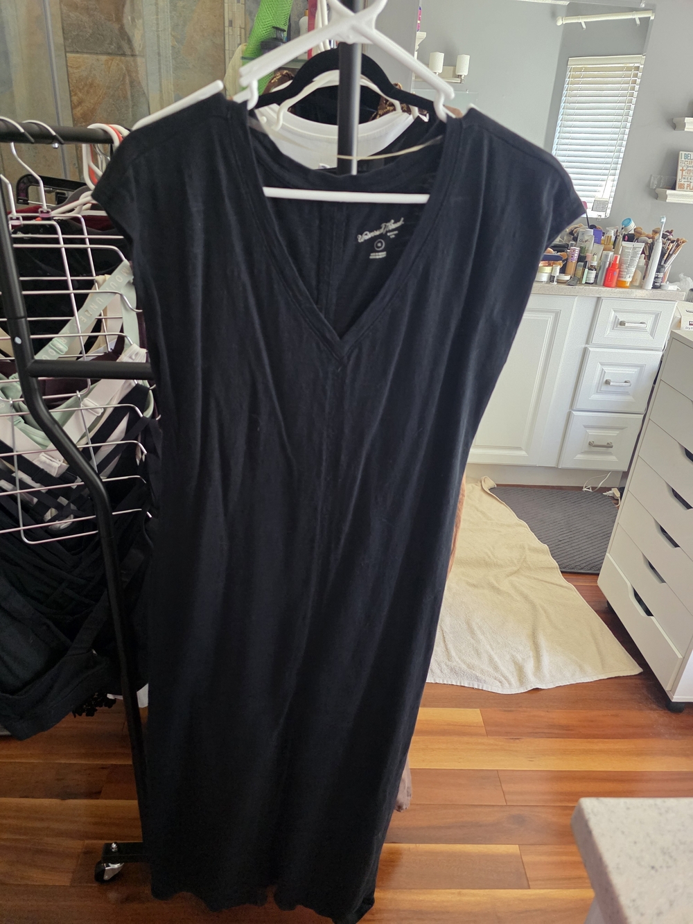 Universal Thread Black V-Neck Tee